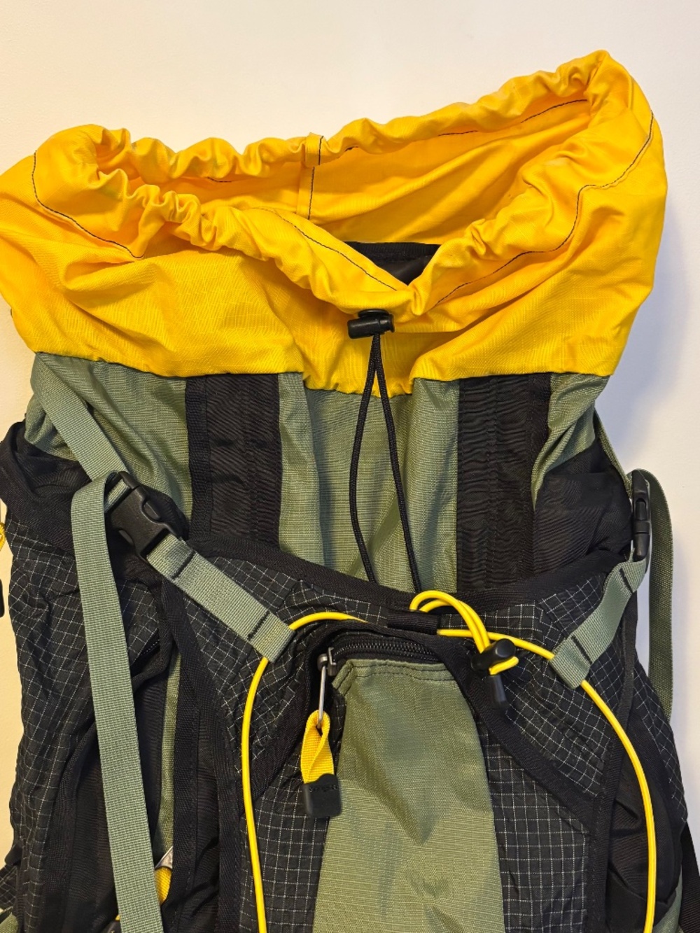 Mountainsmith Circuit Internal Frame Capacity Hiking Backpack Pack Outdoors NWT - Picture 3 of 4